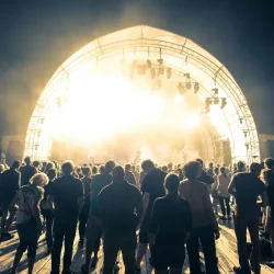 outdoors-5173845_1920